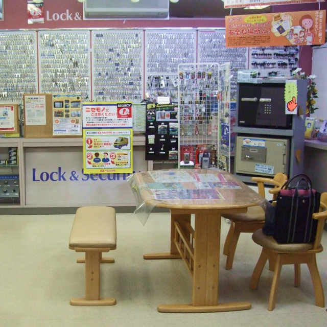 【店内の様子】鍵と防犯に関することならお気軽にお声がけください。